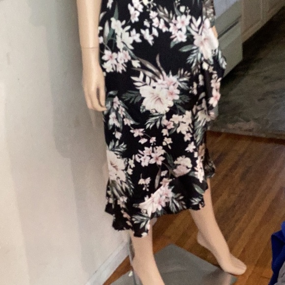 Midi length floral dress🌺🌸💖💝 - Picture 5 of 9